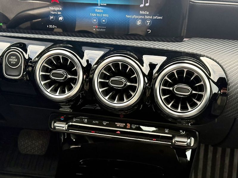 Mercedes-Benz CLA (2022) 250 e - fotka 16 z 38