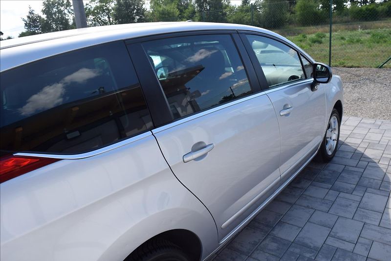 Peugeot 5008 1,6 HDI 88KW AUTOMAT 7MÍST TOP - fotka 10 z 46