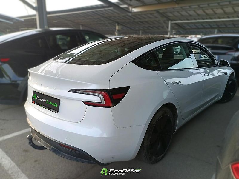 Tesla Model 3 (2023) LFP | HW4 | Tažné 1 000 kg - fotka 5 z 8