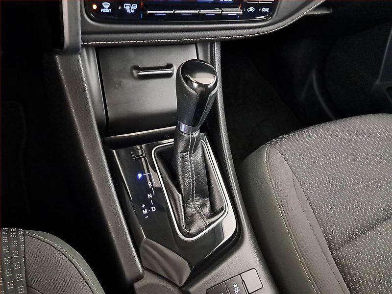 Toyota Corolla (2018) 1.6 Valvematic, Automat - fotka 13 z 17