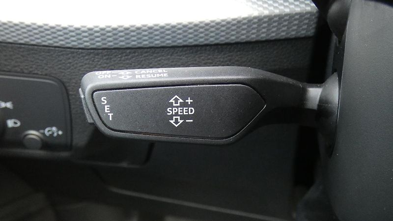 Audi Q2 1,5 TFSI S-line S-tronic - fotka 11 z 21