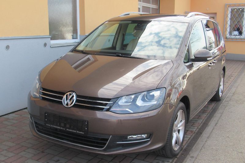 Volkswagen Sharan 2.0TDI 4x4 PANORAMA NAVI TAŽNÉ - fotka 9 z 28