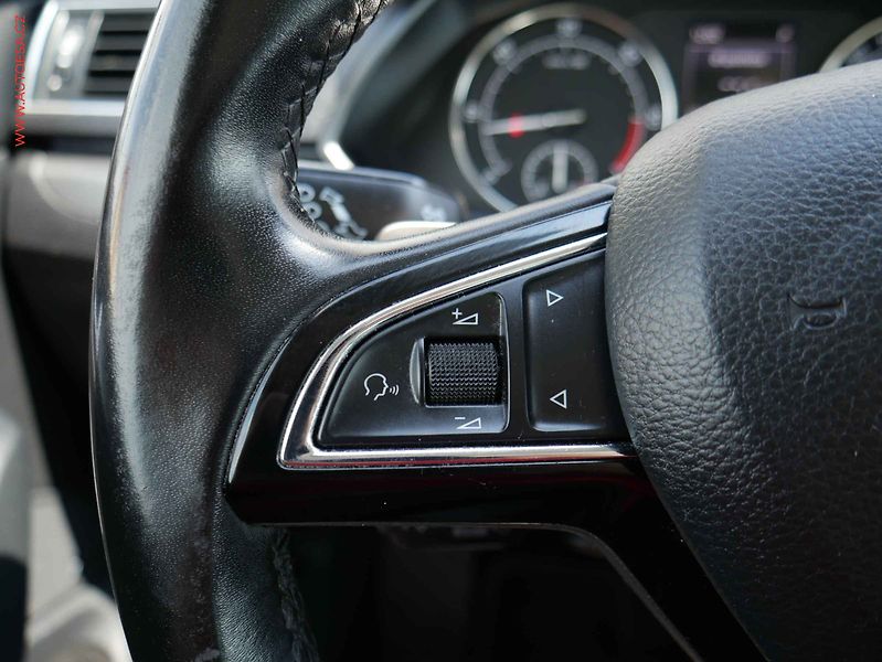 Škoda Superb (2015) 1.6TDi, ČR, Style, DSG, kůže - fotka 14 z 21