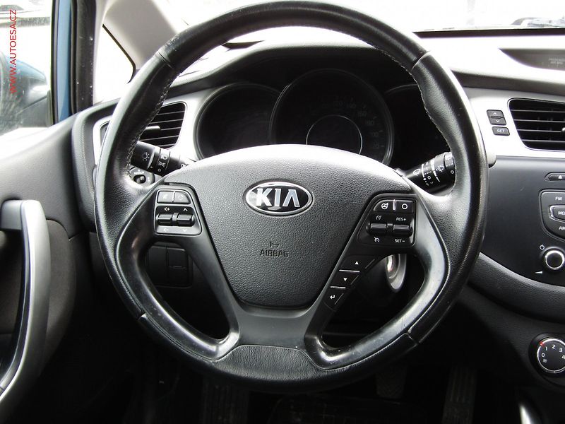 Kia Ceed (2012) 1.4 CRDi, ČR, AC, +kola - fotka 12 z 16