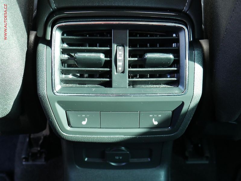 Škoda Karoq (2019) 1.6 TDi, Soleil, DSG, LED, - fotka 11 z 21