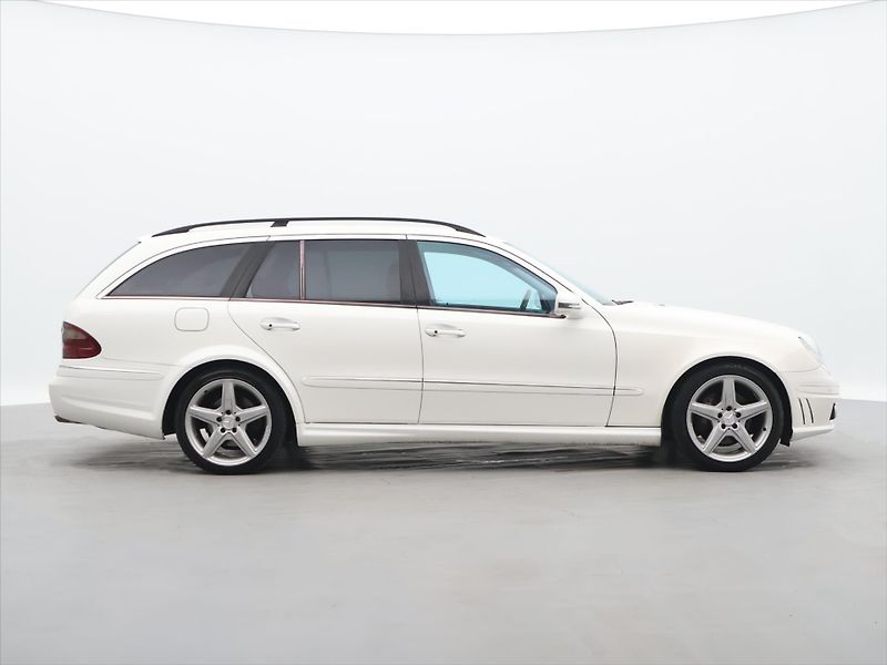 Mercedes-Benz Třídy E 3,2 E320 165kW AMG Paket - fotka 8 z 28
