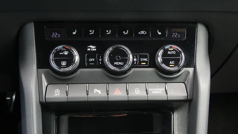 Škoda Karoq 1,5 TSI DSG Sportline - fotka 17 z 23