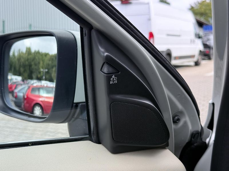Volvo XC60 D5 AWD // SUMMUM // 151 kW - fotka 22 z 22
