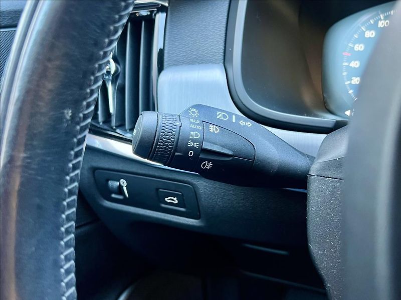 Volvo V90 2,0 T4 Drive-E R-Design Auto - fotka 25 z 48