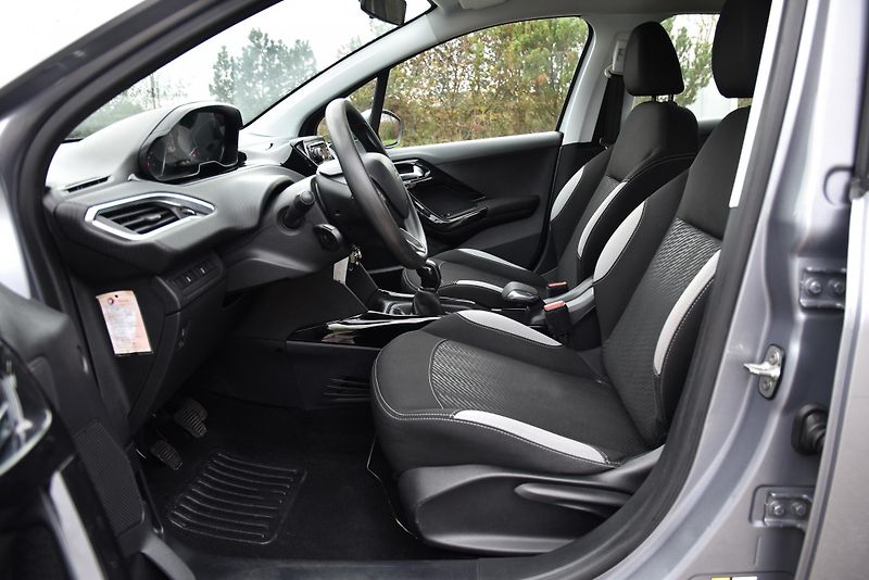 Peugeot 2008 1.2, KLIMATIZACE, TEMPOMAT - fotka 7 z 36