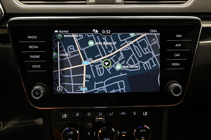 Škoda Superb 2,0 TSI 206kW L&K DSG 4x4 Záru - fotka 20 z 32
