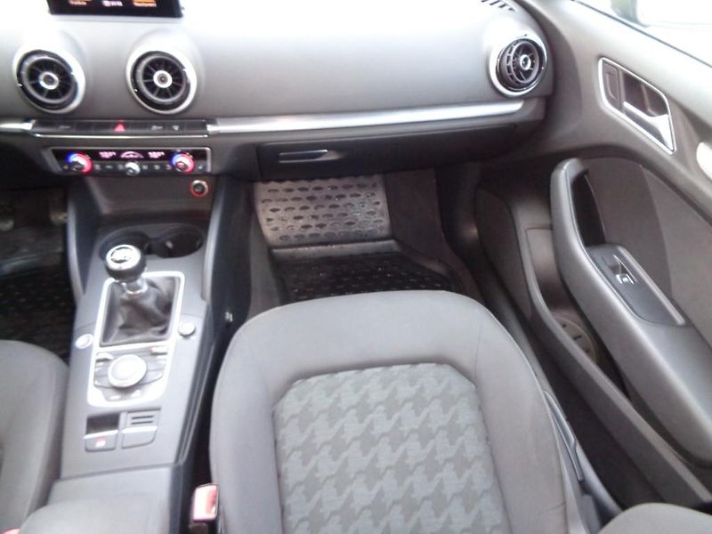 Audi A3 1.4 TSI Attraction  92 kW - fotka 15 z 20