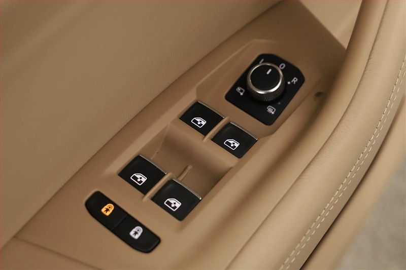 Volkswagen Touareg (2018) 3.0 TDI - fotka 14 z 19