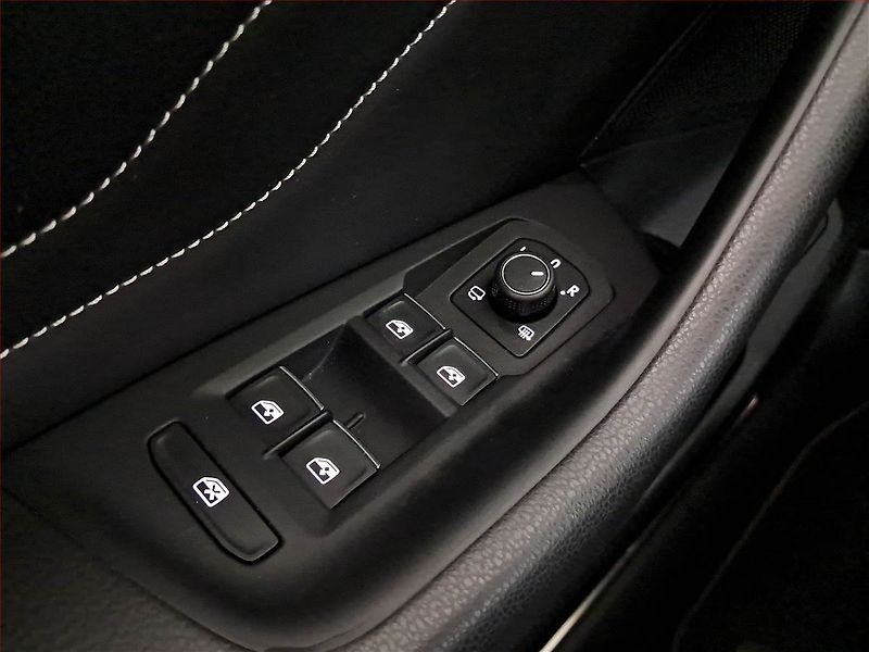 Volkswagen Passat (2021) Elegance 2.0 TDI - fotka 22 z 24