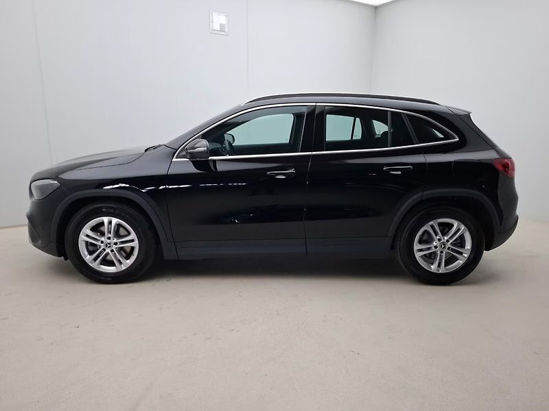 Mercedes-Benz GLA 200 Kamera LED DAB - fotka 4 z 18
