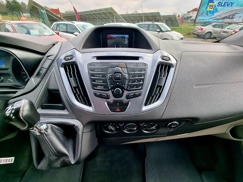 Ford Tourneo Custom (2017) 2,0 TDCi 96kW L2 Titanium,8.mí - fotka 14 z 23