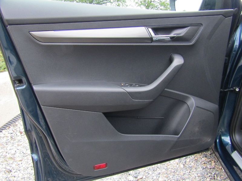 Škoda Karoq (2019) 1.0 TSI 81kW KAMERA - fotka 15 z 41