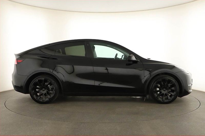 Tesla Model Y (2023) Long Range AWD 79kWh, SoH 91% - fotka 6 z 27