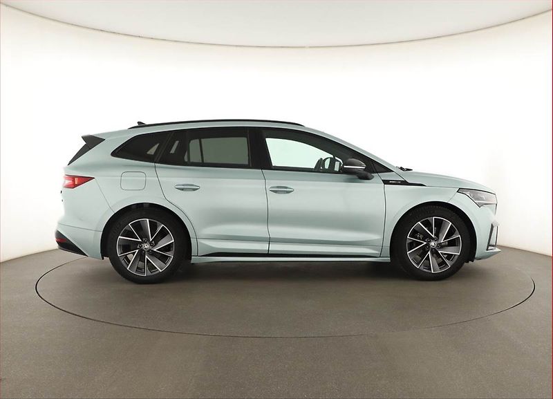 Škoda Enyaq (2022) Sportline 60 (62 kWh), SoH 91% - fotka 6 z 24