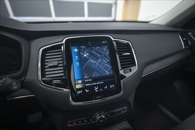 Volvo XC90 2,0 B5 AWD INSCRIPTION 7 MÍST - fotka 27 z 47