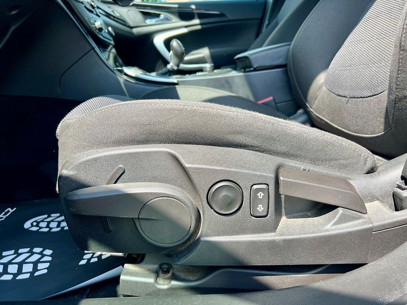 Opel Insignia (2009) 2.0d 118 kW - fotka 17 z 19