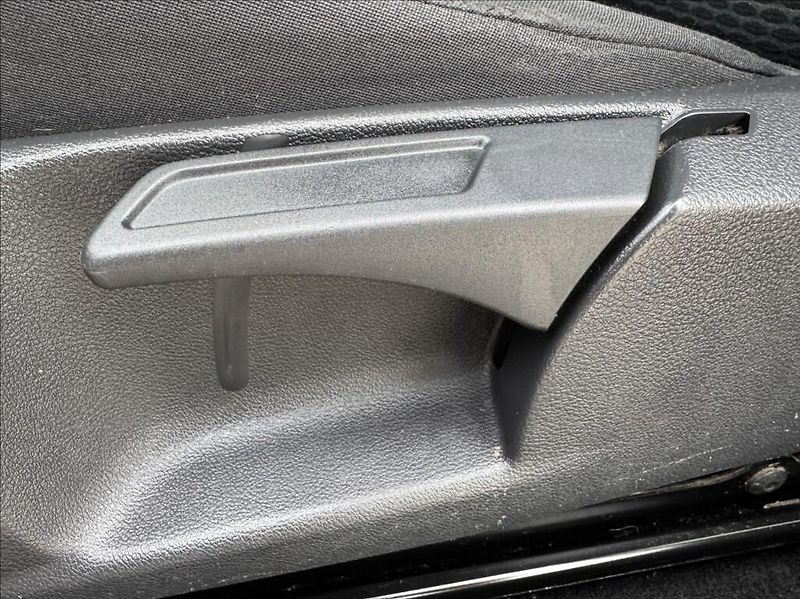 Volkswagen Golf 1,4 i 16V TRENDLINE 1.maj. ČR - fotka 23 z 50