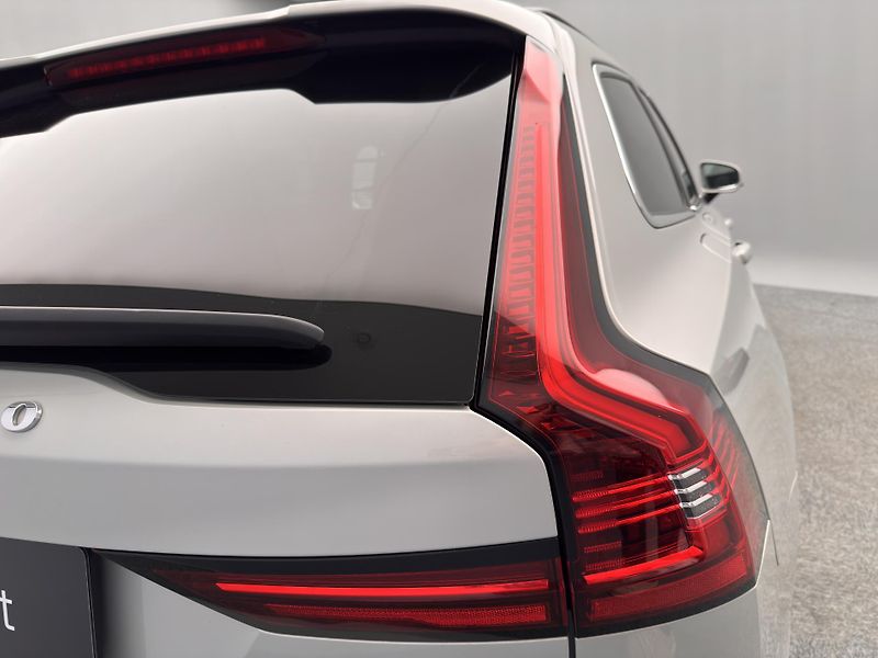 Volvo V90 B4 MOMENTUM AUT - fotka 21 z 45