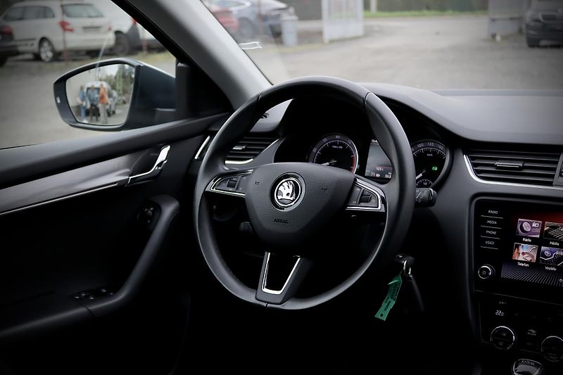 Škoda Octavia 3 FL Combi 1.5 TSI 110 kW DSG - fotka 17 z 39