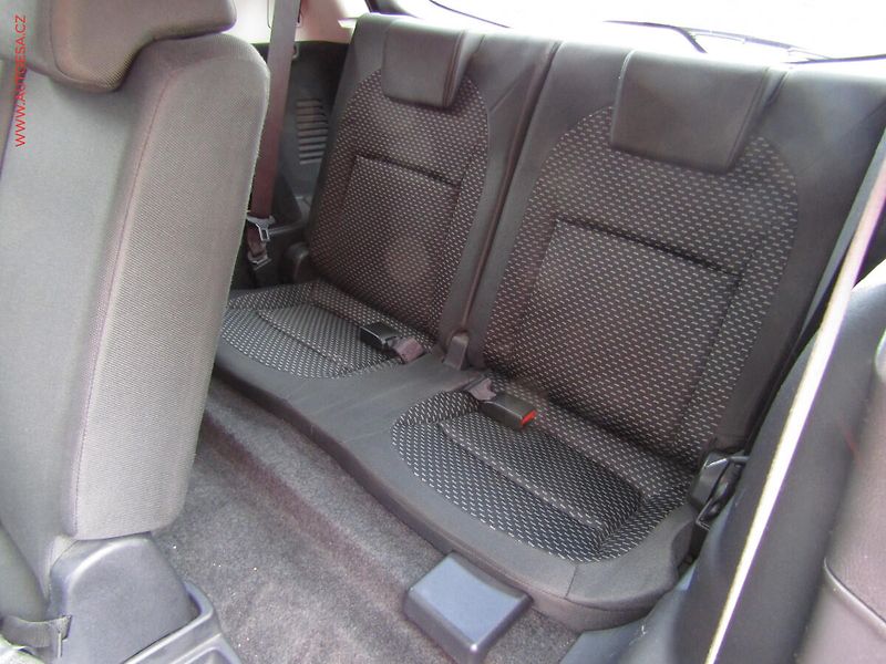 Nissan Qashqai (2009) 2.0 dCi 4x4, 7míst, ČR, AC - fotka 11 z 20
