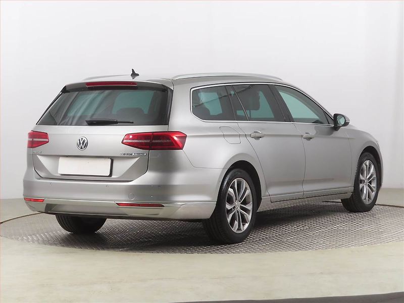 Volkswagen Passat (2016) 2.0 TDI, Automat, Serv.kniha - fotka 5 z 24