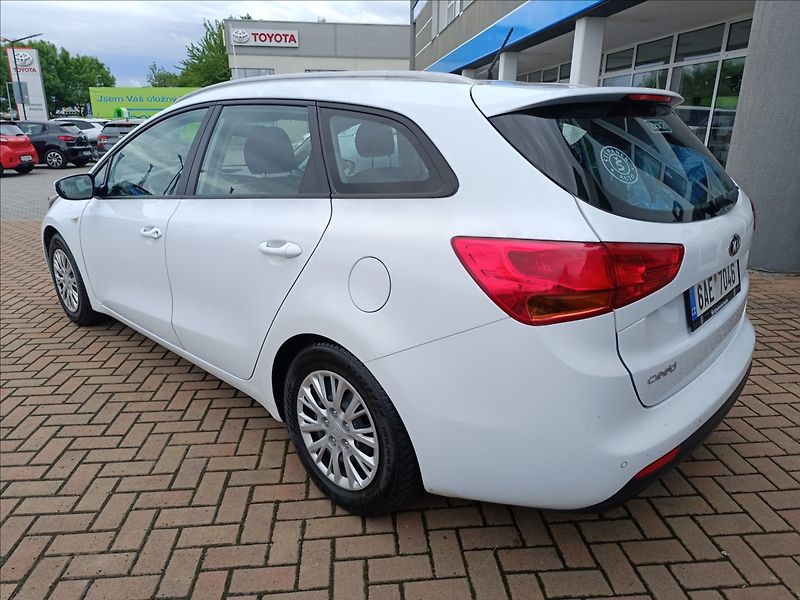 Kia Ceed 1,4 CVVT - fotka 8 z 16