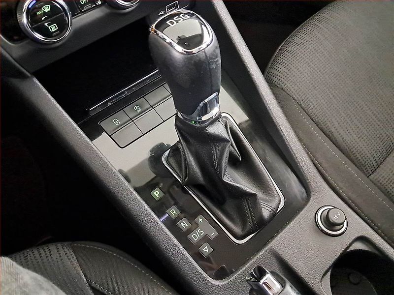 Škoda Octavia (2018) 1.8 TSI, Automat, Tempomat - fotka 13 z 21