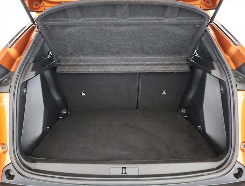 Peugeot 2008 (2022) 1.2 PureTech, Tempomat - fotka 15 z 15