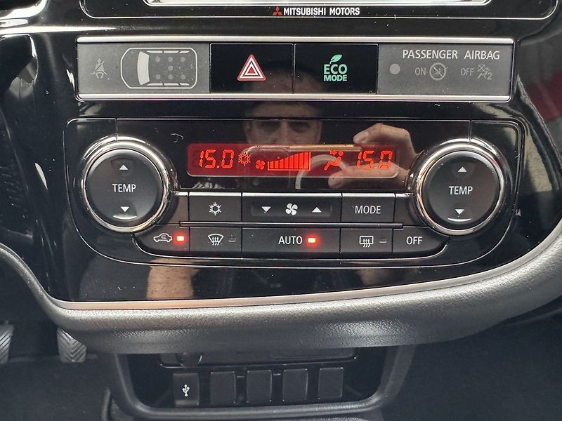 Mitsubishi Outlander (2019) 2.0i Mivec Navi Kamera - fotka 12 z 50
