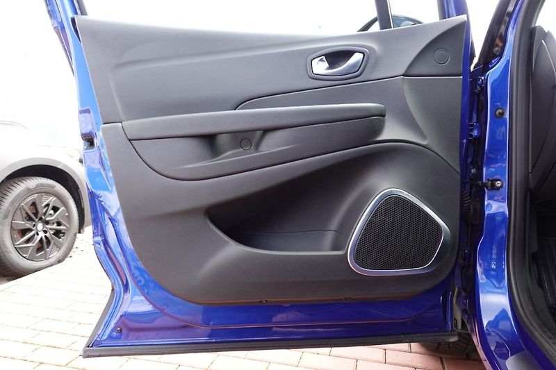 Renault Captur 1,3TCe 110kW Automat - fotka 8 z 30