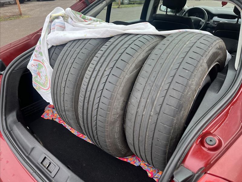 Renault Laguna 1,5 dCi KLIMA ROZVODY 2x KOLA - fotka 31 z 34