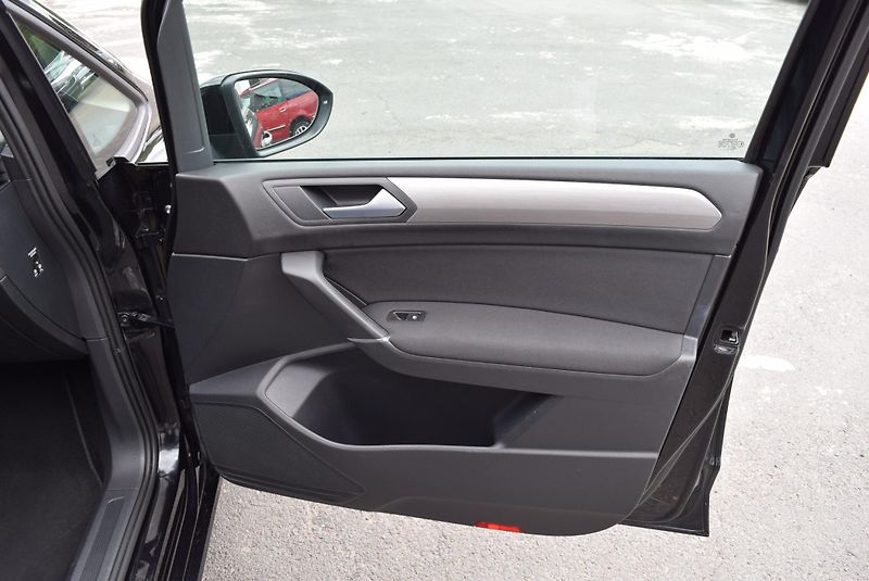 Volkswagen Touran (2017) 1.4TSI 110kw CLBMT TAŽ NAV APP - fotka 36 z 50