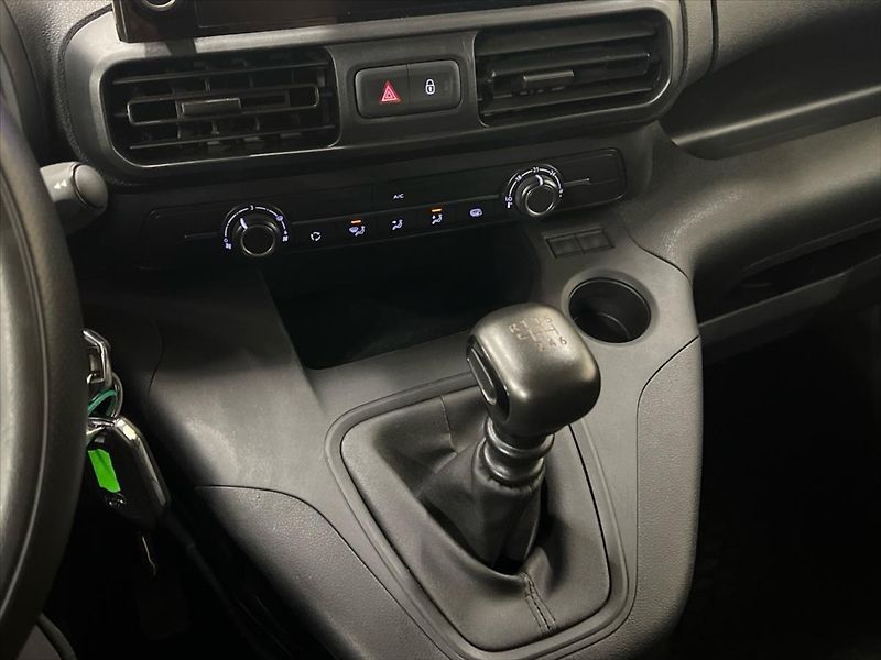 Toyota ProAce City 1,5 D-4D 75kW ACTIVE - fotka 18 z 22