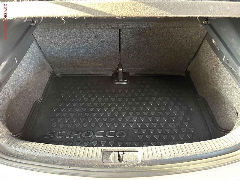 Volkswagen Scirocco (2012) 2.0 tsi - fotka 7 z 16