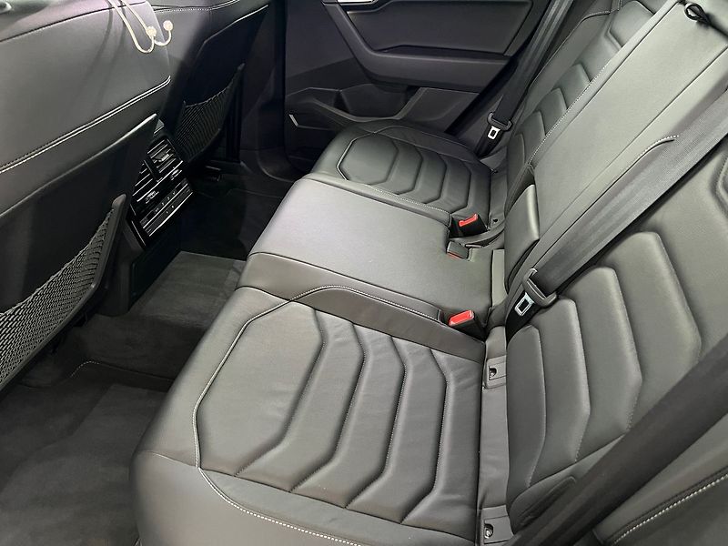 Volkswagen Touareg R-line 3,0TDI 210kW - fotka 16 z 22
