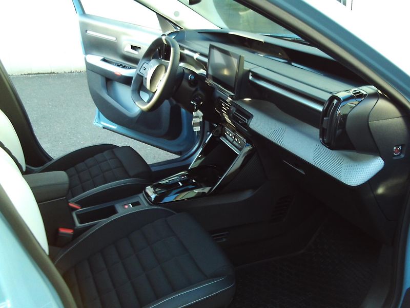 Citroën C3 Aircross MAX Hybrid 145k Automatic - fotka 8 z 15