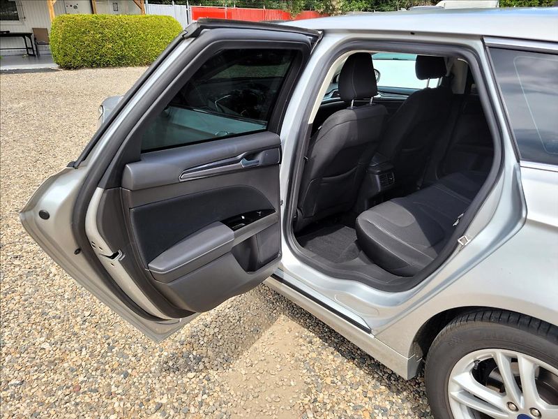 Ford Mondeo 2,0 DA,Limited,xenon,navi,výhř - fotka 13 z 50
