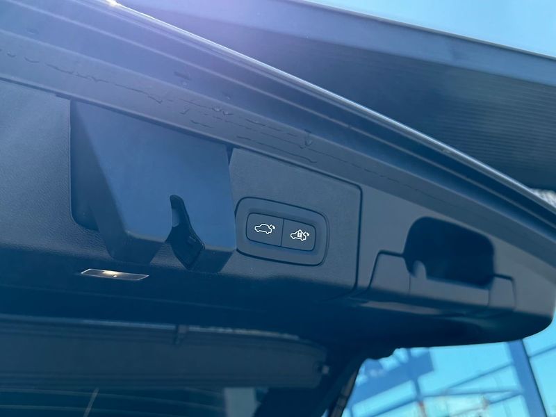 Volvo XC60 (2026) AKCE 4+4 PLUS B5, BLACK EDITIO - fotka 15 z 23