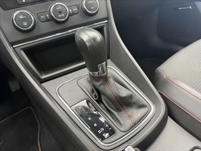 Seat Leon 2,0 TDi, FR-Line, DSG, Navi - fotka 17 z 34
