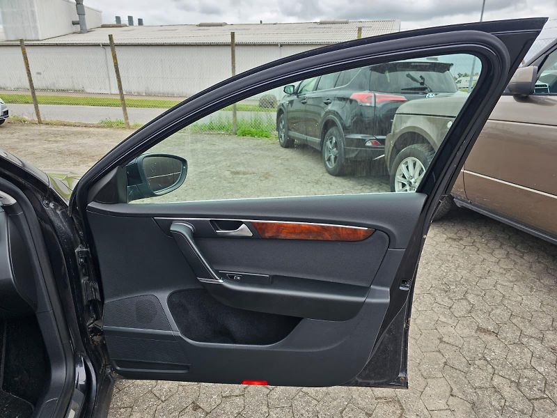 Volkswagen Passat 2.0 TSI, PRODÁNO - fotka 30 z 30