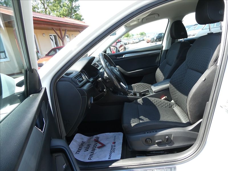 Škoda Superb 2,0 TDi 140kW DSG 4x4,STYLE,ČR - fotka 22 z 49
