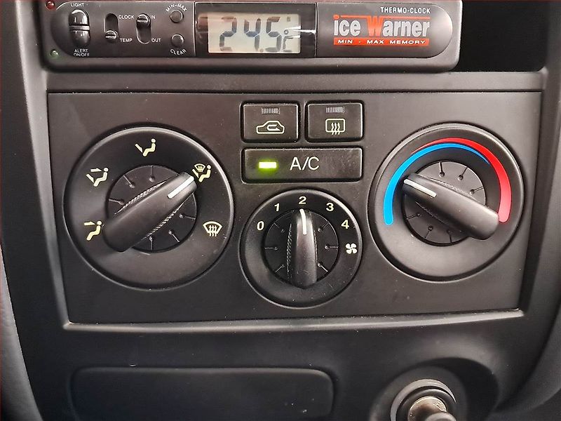 Hyundai Elantra (2003) 1.6, Serv.kniha, po STK - fotka 13 z 15
