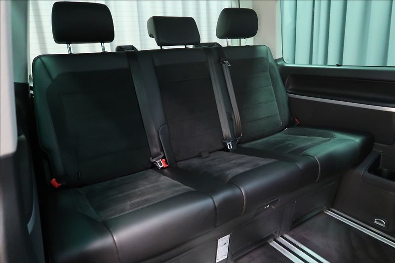 Volkswagen Multivan 2,0 TDI DSG 4MOTION HIGHLINE - fotka 37 z 45