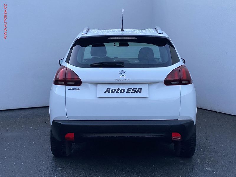 Peugeot 2008 (2019) 1.2 PT, 2.maj,ČR, AC, temp - fotka 5 z 15