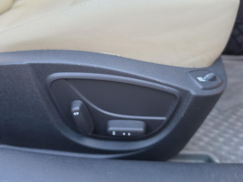 Renault Laguna 2.0dCi 131kW INITIALE*PANORAMA - fotka 46 z 58